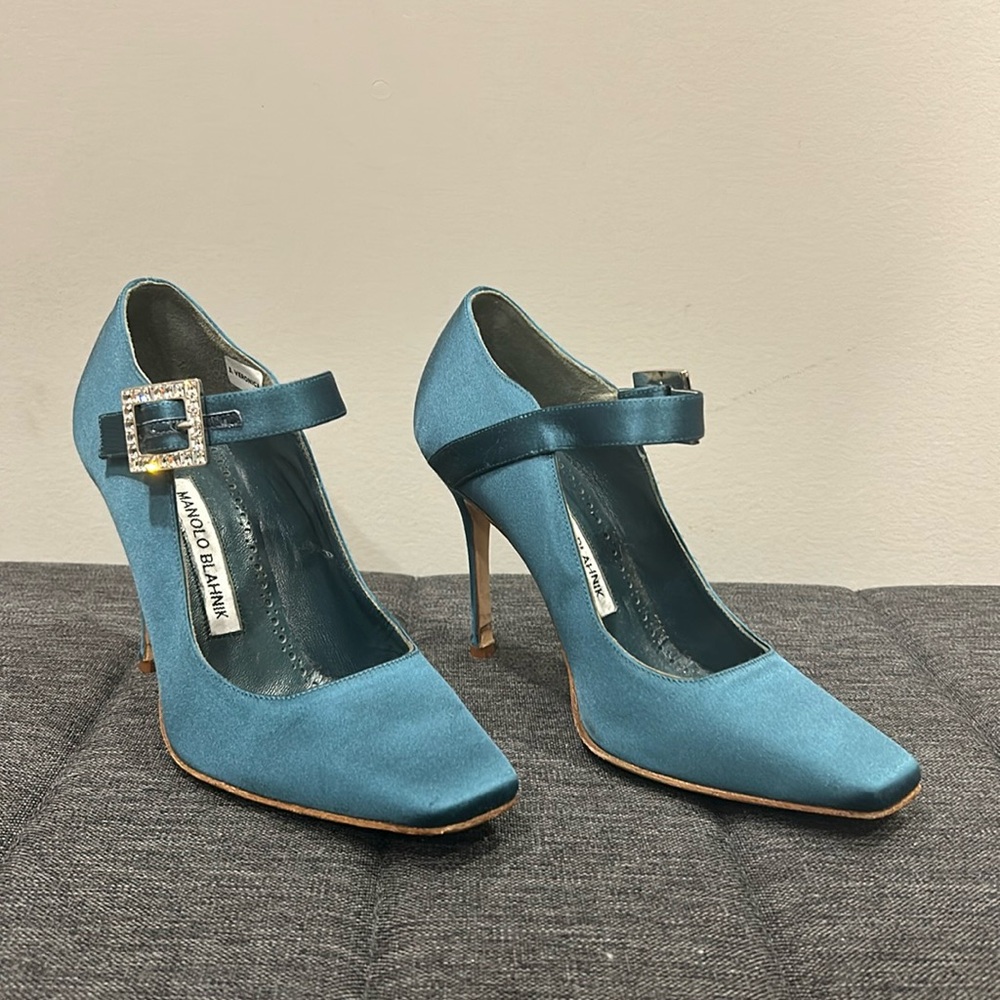 Satin Manolo Blahniks pumps